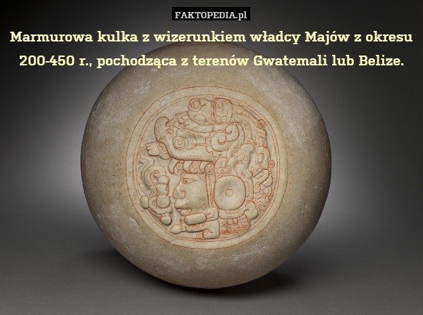 Marmurowa kulka z wizerunkiem władcy Majów z okresu 200-450 r., pochodząca z terenów Gwatemali lub Belize. 