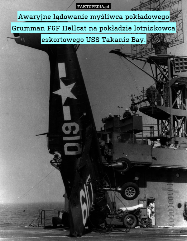 Awaryjne lądowanie myśliwca pokładowego Grumman F6F Hellcat na pokładzie lotniskowca eskortowego USS Takanis Bay. 