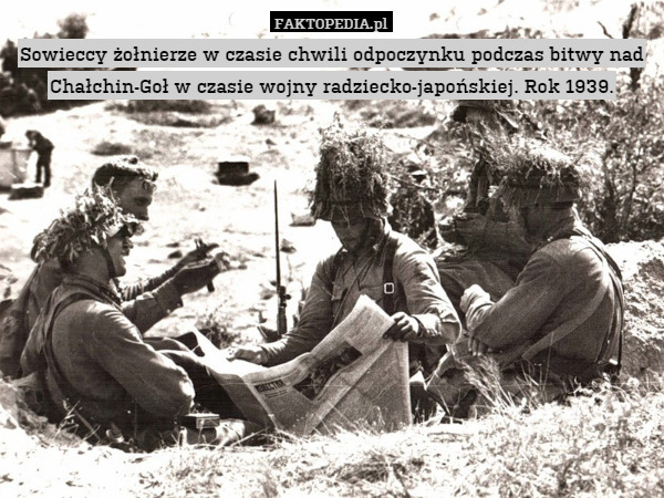 Sowieccy żołnierze w czasie chwili odpoczynku podczas bitwy nad Chałchin-Goł w czasie wojny radziecko-japońskiej. Rok 1939. 