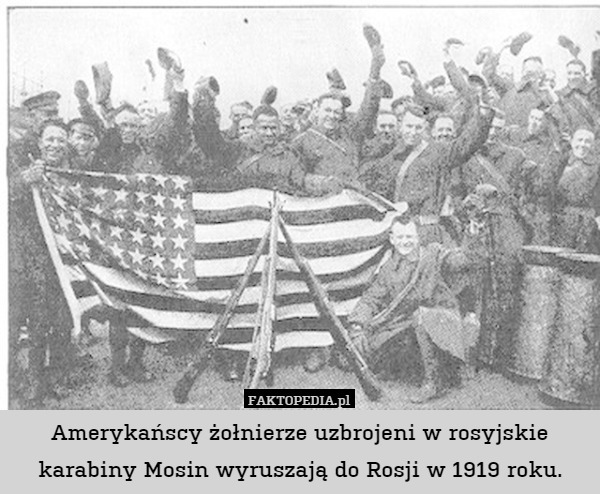 Amerykańscy żołnierze uzbrojeni w rosyjskie karabiny Mosin wyruszają do Rosji w 1919 roku. 