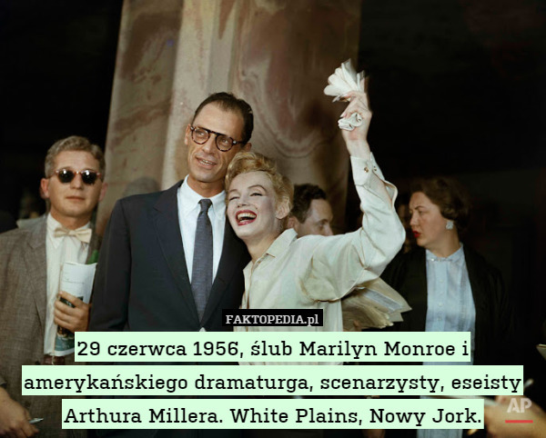 29 czerwca 1956, ślub Marilyn Monroe i amerykańskiego dramaturga, scenarzysty, eseisty Arthura Millera. White Plains, Nowy Jork. 