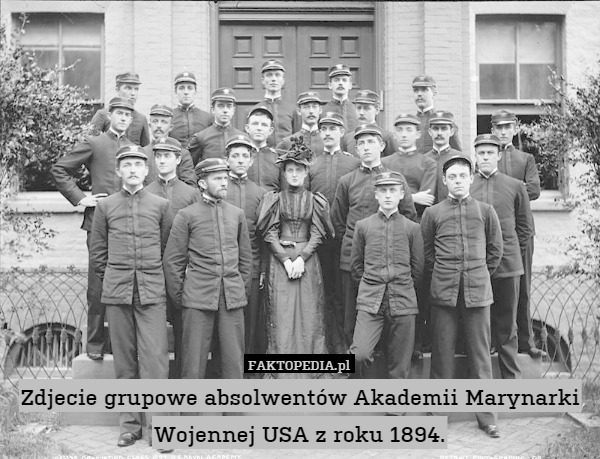 Zdjecie grupowe absolwentów Akademii Marynarki Wojennej USA z roku 1894. 
