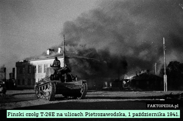 Finski czołg T-26E na ulicach Pietrozawodska, 1 października 1941. 