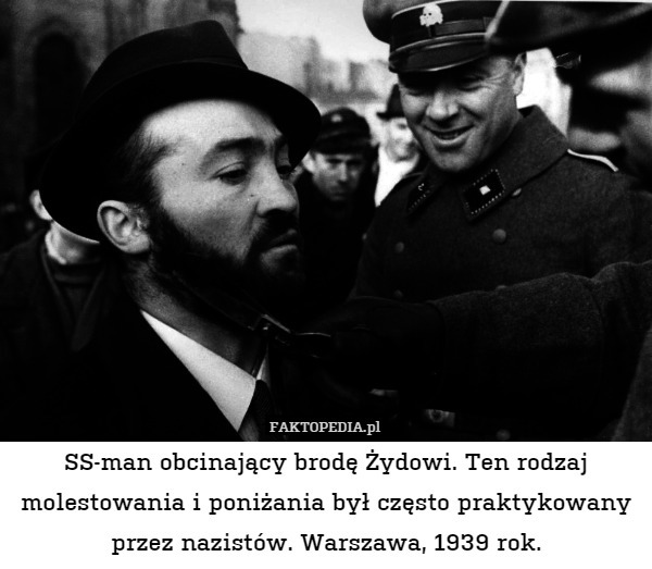 SS-man obcinający brodę Żydowi. Ten rodzaj molestowania i poniżania był często praktykowany przez nazistów. Warszawa, 1939 rok. 