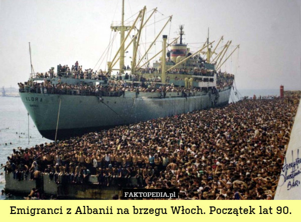 Emigranci z Albanii na brzegu Włoch. Początek lat 90. 