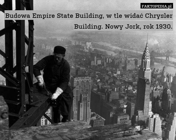 Budowa Empire State Building, w tle widać Chrysler Building. Nowy Jork, rok 1930. 
