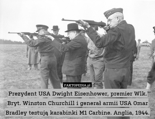 Prezydent USA Dwight Eisenhower, premier Wlk. Bryt. Winston Churchill i generał armii USA Omar Bradley testują karabinki M1 Carbine. Anglia, 1944. 