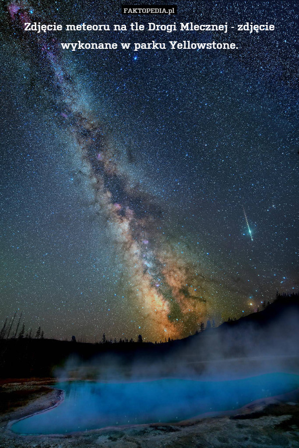 Zdjęcie meteoru na tle Drogi Mlecznej - zdjęcie wykonane w parku Yellowstone. 