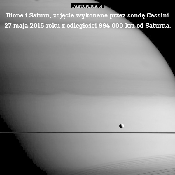 Dione i Saturn, zdjęcie wykonane przez sondę Cassini 27 maja 2015 roku z odległości 994 000 km od Saturna. 