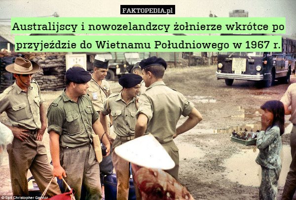 Australijscy i nowozelandzcy żołnierze wkrótce po przyjeździe do Wietnamu Południowego w 1967 r. 