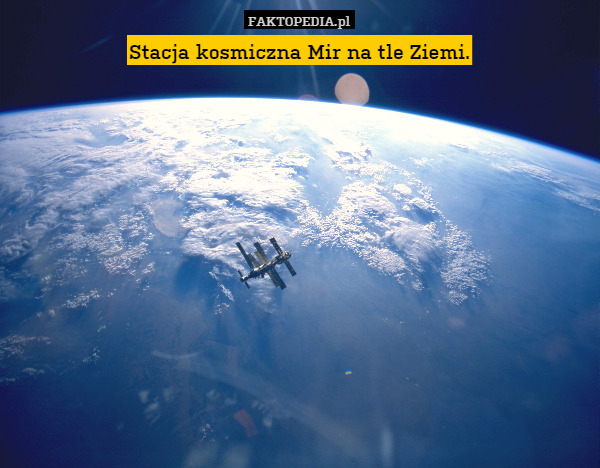 Stacja kosmiczna Mir na tle Ziemi. 