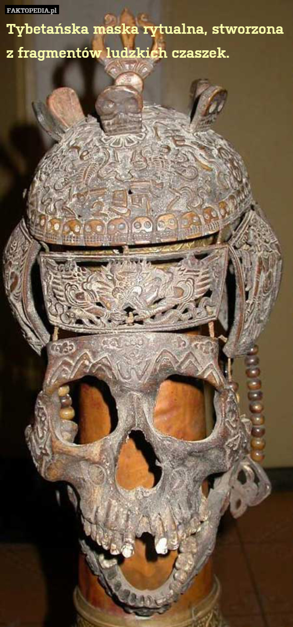 Tybetańska maska rytualna, stworzona z fragmentów ludzkich czaszek. 