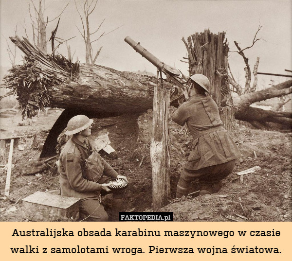 Australijska obsada karabinu maszynowego w czasie walki z samolotami wroga. Pierwsza wojna światowa. 