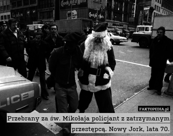 Przebrany za św. Mikołaja policjant z zatrzymanym przestępcą. Nowy Jork, lata 70. 