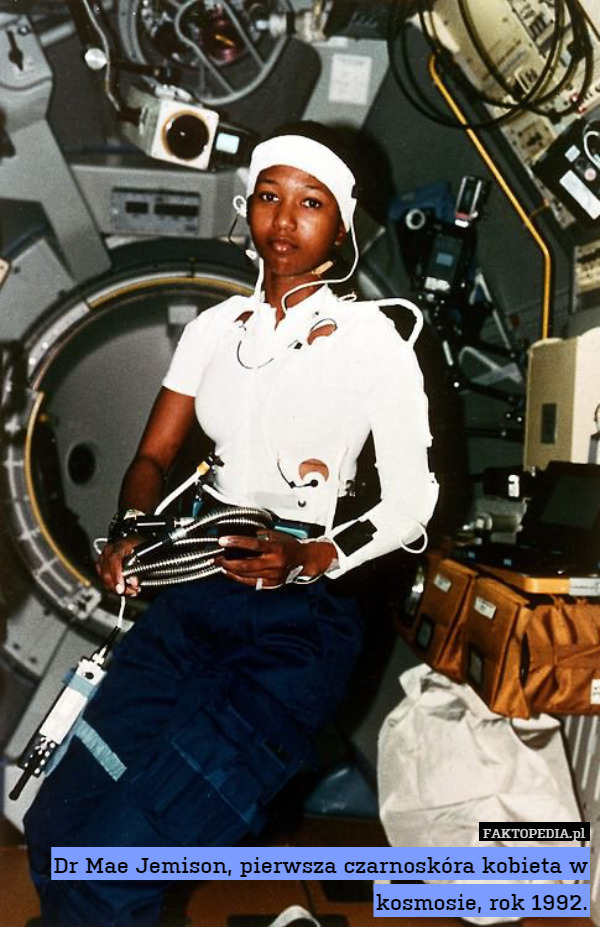 Dr Mae Jemison, pierwsza czarnoskóra kobieta w kosmosie, rok 1992. 