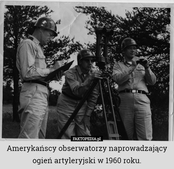 Amerykańscy obserwatorzy naprowadzający ogień artyleryjski w 1960 roku. 