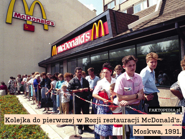 Kolejka do pierwszej w Rosji restauracji McDonald's. Moskwa, 1991. 