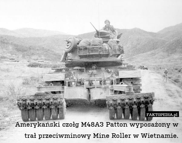 Amerykański czołg M48A3 Patton wyposażony w trał przeciwminowy Mine Roller w Wietnamie. 