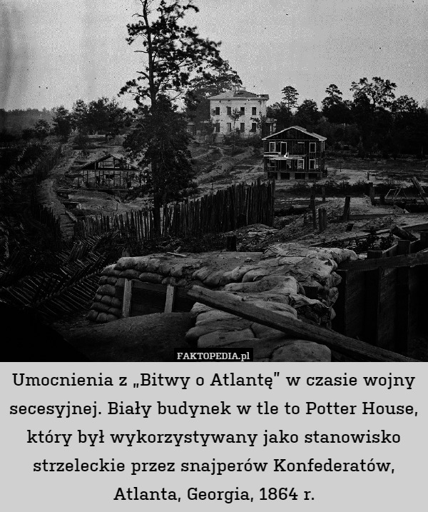 Umocnienia z „Bitwy o Atlantę” w czasie wojny secesyjnej. Biały budynek w tle to Potter House, który był wykorzystywany jako stanowisko strzeleckie przez snajperów Konfederatów, Atlanta, Georgia, 1864 r. 