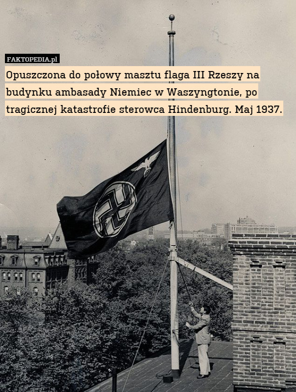 Opuszczona do połowy masztu flaga III Rzeszy na budynku ambasady Niemiec w Waszyngtonie, po tragicznej katastrofie sterowca Hindenburg. Maj 1937. 