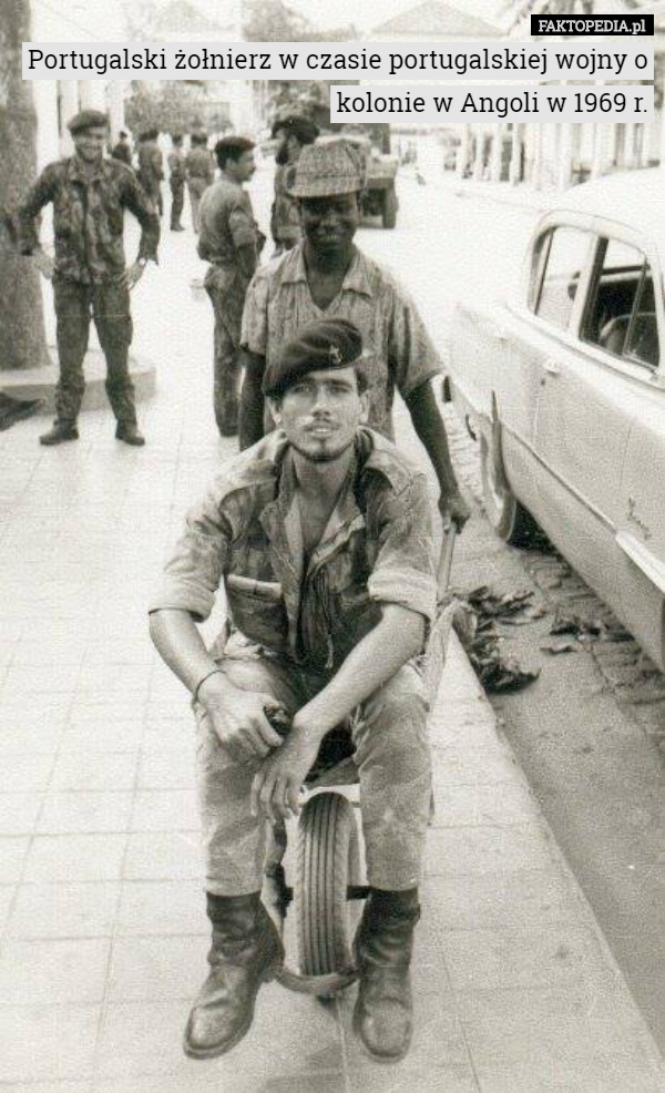 Portugalski żołnierz w czasie portugalskiej wojny o kolonie w Angoli w 1969 r. 