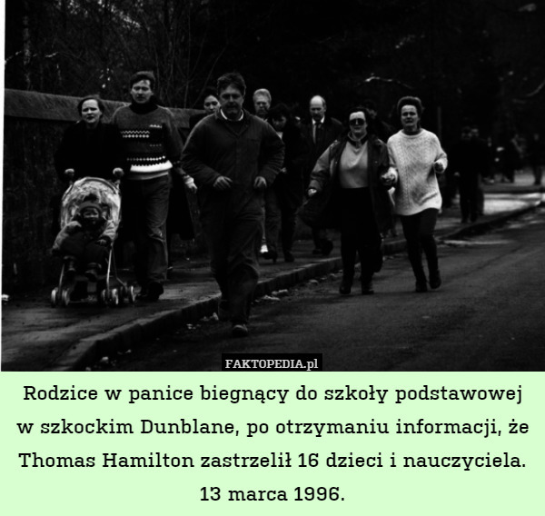 Rodzice w panice biegnący do szkoły podstawowej w szkockim Dunblane, po otrzymaniu informacji, że Thomas Hamilton zastrzelił 16 dzieci i nauczyciela. 13 marca 1996. 