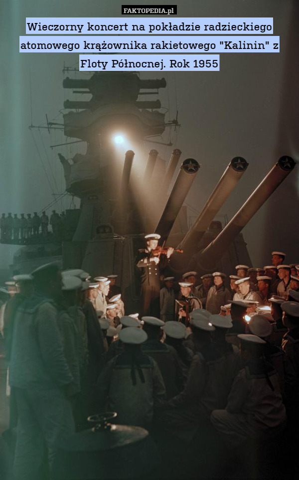 Wieczorny koncert na pokładzie radzieckiego atomowego krążownika rakietowego "Kalinin" z Floty Północnej. Rok 1955 
