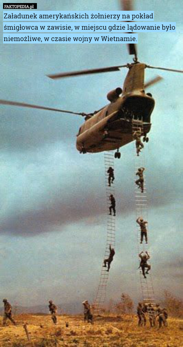 Załadunek amerykańskich żołnierzy na pokład śmigłowca w zawisie, w miejscu gdzie lądowanie było niemożliwe, w czasie wojny w Wietnamie. 