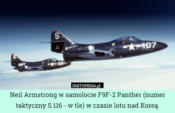 Neil Armstrong w samolocie F9F-2 Panther (numer taktyczny S 116 - w tle) w czasie lotu nad Koreą. 