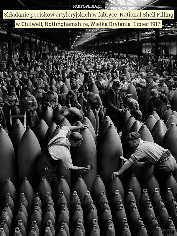 Składanie pocisków artyleryjskich w fabryce  National Shell Filling w Chilwell, Nottinghamshire, Wielka Brytania. Lipiec 1917. 