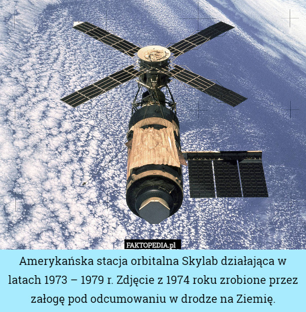 Amerykańska stacja orbitalna Skylab działająca w latach 1973 – 1979 r. Zdjęcie z 1974 roku zrobione przez załogę pod odcumowaniu w drodze na Ziemię. 