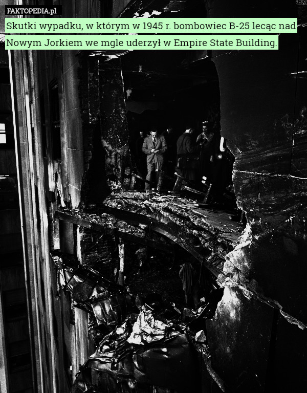 Skutki wypadku, w którym w 1945 r. bombowiec B-25 lecąc nad Nowym Jorkiem we mgle uderzył w Empire State Building. 