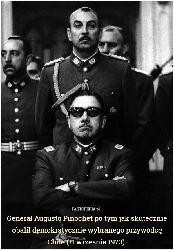Generał Augusto Pinochet po tym jak skutecznie obalił demokratycznie wybranego przywódcę Chile (11 września 1973). 