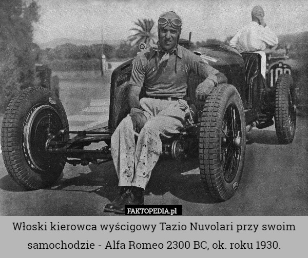 Włoski kierowca wyścigowy Tazio Nuvolari przy swoim samochodzie - Alfa Romeo 2300 BC, ok. roku 1930. 