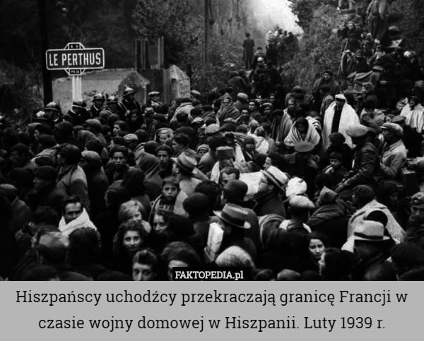 Hiszpańscy uchodźcy przekraczają granicę Francji w czasie wojny domowej w Hiszpanii. Luty 1939 r. 