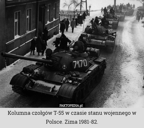 Kolumna czołgów T-55 w czasie stanu wojennego w Polsce. Zima 1981-82. 