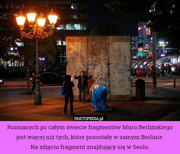 Rozsianych po całym świecie fragmentów Muru Berlińskiego jest więcej niż tych, które pozostały w samym Berlinie.
 Na zdjęciu fragment znajdujący się w Seulu. 