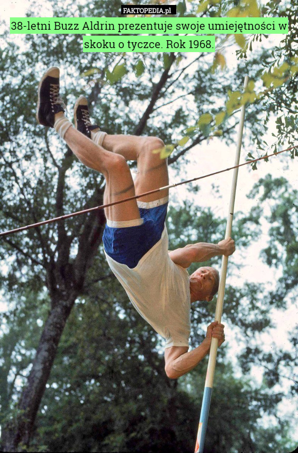 38-letni Buzz Aldrin prezentuje swoje umiejętności w skoku o tyczce. Rok 1968. 