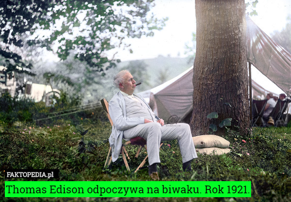 Thomas Edison odpoczywa na biwaku. Rok 1921. 