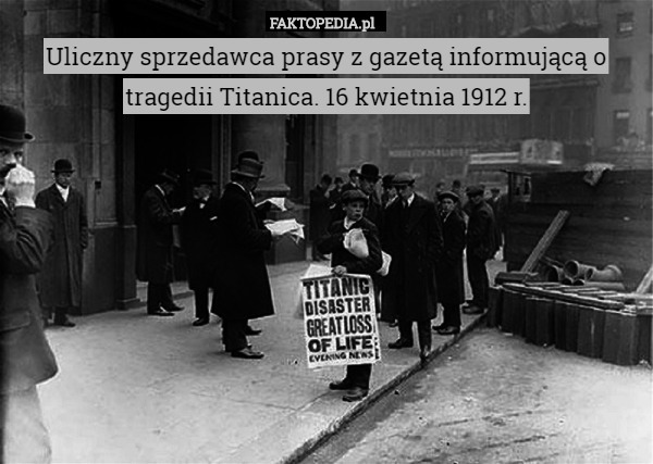 Uliczny sprzedawca prasy z gazetą informującą o tragedii Titanica. 16 kwietnia 1912 r. 