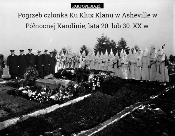Pogrzeb członka Ku Klux Klanu w Asheville w Północnej Karolinie, lata 20. lub 30. XX w. 