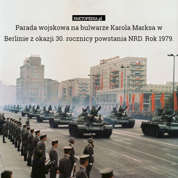 Parada wojskowa na bulwarze Karola Marksa w Berlinie z okazji 30. rocznicy powstania NRD. Rok 1979. 