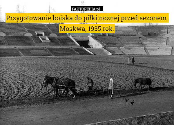 Przygotowanie boiska do piłki nożnej przed sezonem. Moskwa, 1935 rok. 