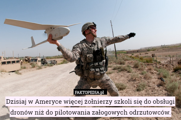 Dzisiaj w Ameryce więcej żołnierzy szkoli się do obsługi dronów niż do pilotowania załogowych odrzutowców. 