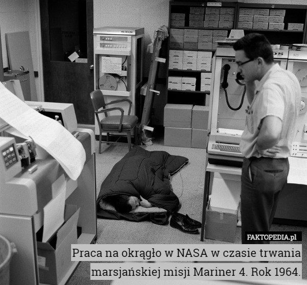 Praca na okrągło w NASA w czasie trwania marsjańskiej misji Mariner 4. Rok 1964. 