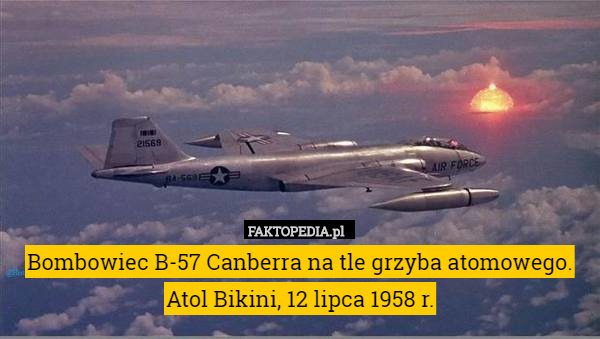 Bombowiec B-57 Canberra na tle grzyba atomowego. Atol Bikini, 12 lipca 1958 r. 