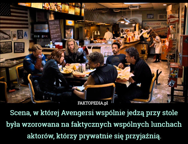 Scena, w której Avengersi wspólnie jedzą przy stole była wzorowana na faktycznych wspólnych lunchach aktorów, którzy prywatnie się przyjaźnią. 