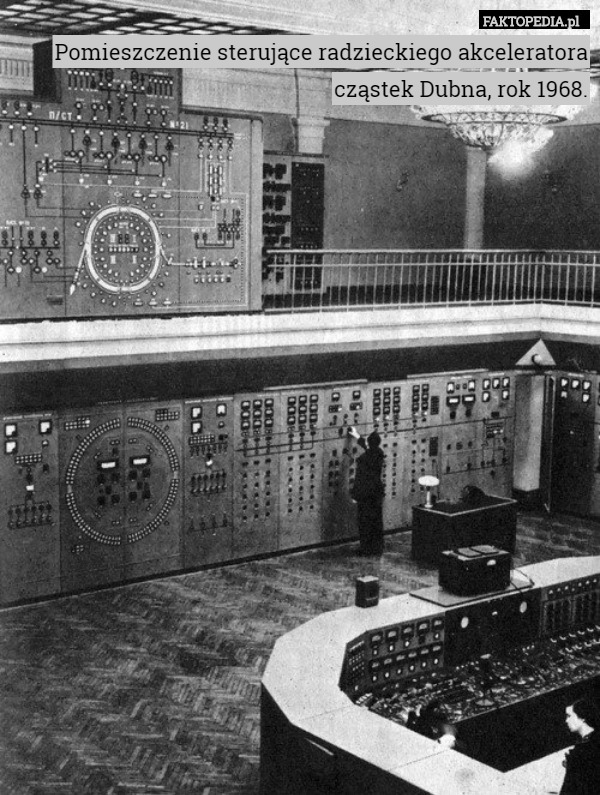 Pomieszczenie sterujące radzieckiego akceleratora cząstek Dubna, rok 1968. 