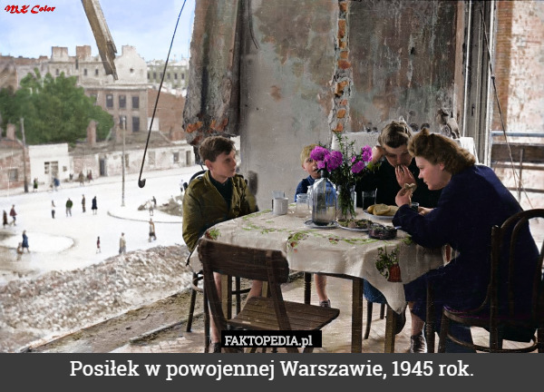 Posiłek w powojennej Warszawie, 1945 rok. 