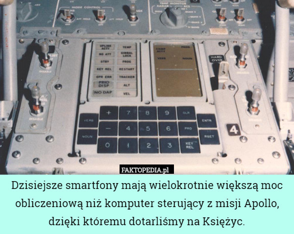 Dzisiejsze smartfony mają wielokrotnie większą moc obliczeniową niż komputer sterujący z misji Apollo, dzięki któremu dotarliśmy na Księżyc. 